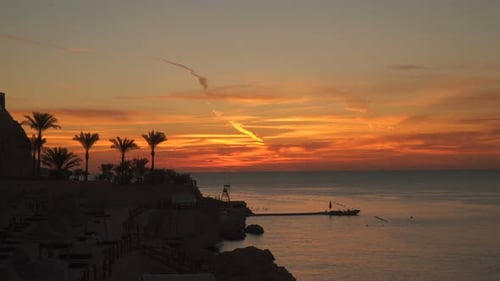 Der Himmel über dem Meer vor Sonnenaufgang