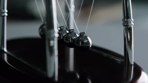 Rauchige Newtons Wiege
