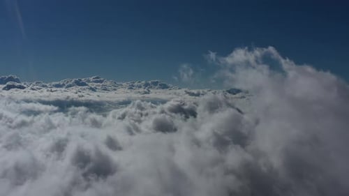Vista aérea de las nubes al amanecer