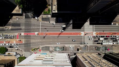 Vista de cima para baixo da Avenida Paulista, no centro de São Paulo, Brasil