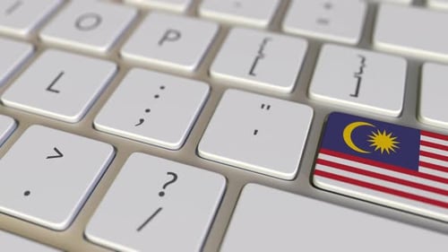 Key with Flag of Malaysia Switches To Key with Flag of Germany