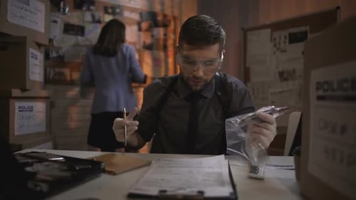 Young Expert Describes Knife Evidence From the Smash and Grab Criminal Scene
