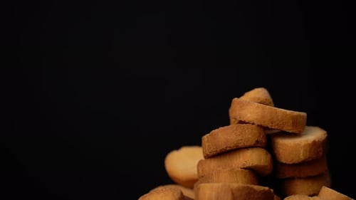 Filmmaterial: Knuspriger Zwieback, rotierende Hintergrund