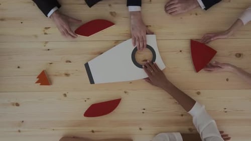 Equipe de negócios e foguete