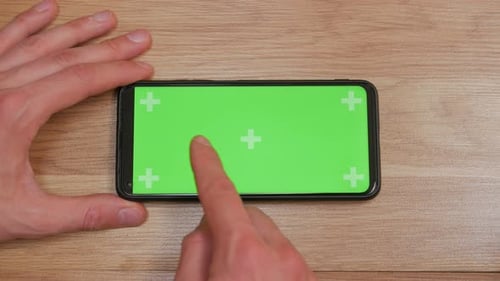 Mains à écran vert pour smartphone