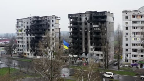 Sowjetisches Wohngebäude, das durch schwere Luftbomben dem Boden gleichgemacht wurde Fab500 wurde vom russischen Bomber abgeworfen