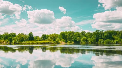 Hyperlapse Sommer Bewölkter Himmel Über Sommer Fluss Landschaft See