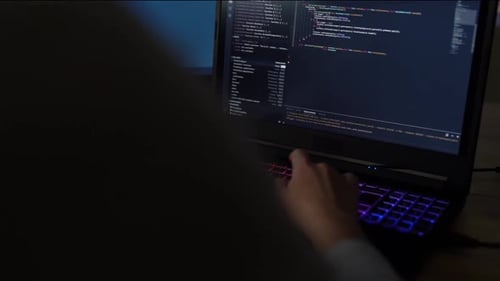 Conceito de mulher programadora Dark Hacker