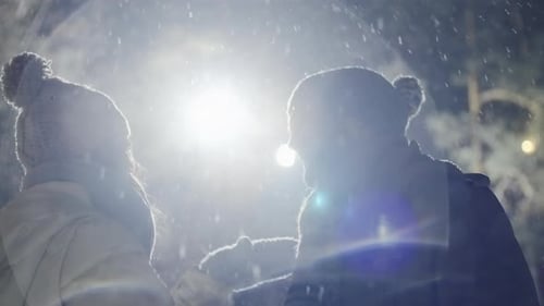 Herzliche Beziehung im kalten Winter