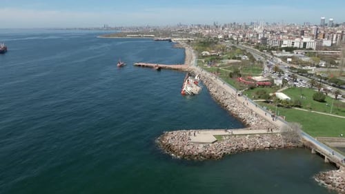 Vue aérienne de l'épave et du parc à Maltepe, Istanbul, Turquie.
