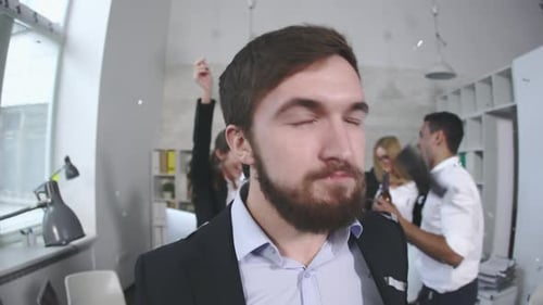 Trabalhe duro, festeje muito