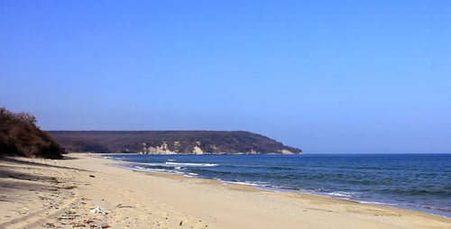 Wunderschöner leerer Strand