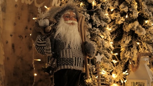 Weihnachtsdeko mit Weihnachtsbaumzweigen
Winter