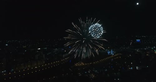 Feuerwerk Lichter am Nachthimmel