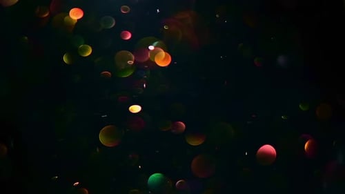 Staubpartikel, zufällige Bewegung der Partikel. Auf einem schönen, entspannenden Hintergrund. Glitzernde Partikel