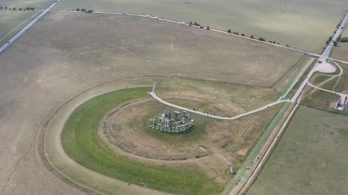 Filmmusik Dolly Forward Pan Down Luftaufnahme von Stonehenge UK