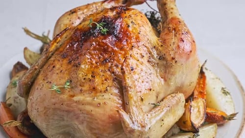 Grilled chicken with baked vegetables, spinning, slow motion.