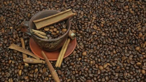 Kaffeebohnen und Zimt