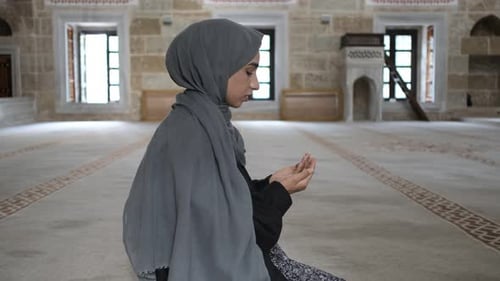 Muslimische Anbetung des Gebets der muslimischen Frau