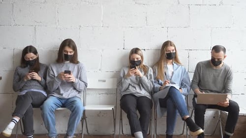 Des personnes malades se sont réunies au bureau