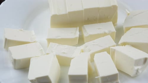 Tranches de fromage feta en gros plan