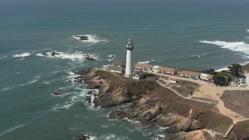 Luftbild des Pigeon Point Lighthouse am Pacific Coast Highway in der Nähe von Half Moon Bay an der kalifornischen