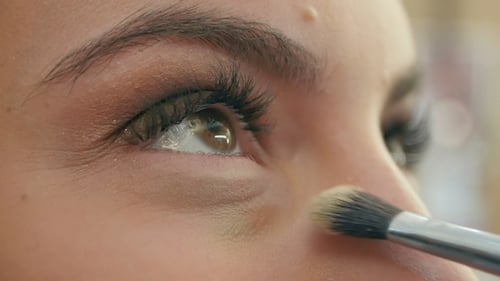 Bright eye make-up for a date