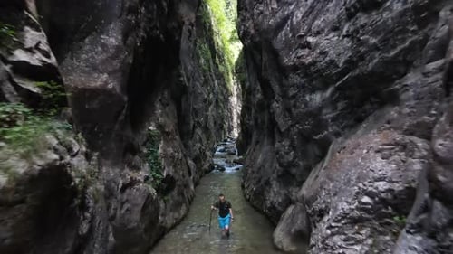 Sports de marche en canyon