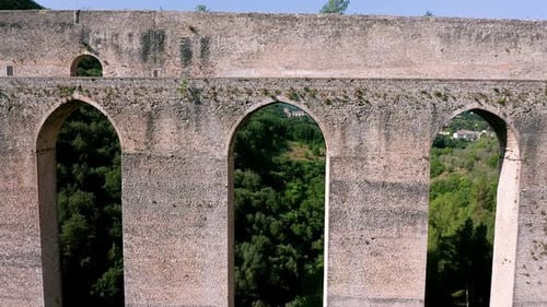 Vue aérienne du pont de Spolète
