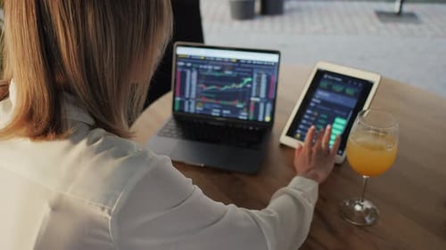Woman Trader Trades and Analyzes the Cryptocurrency Market Invests Money