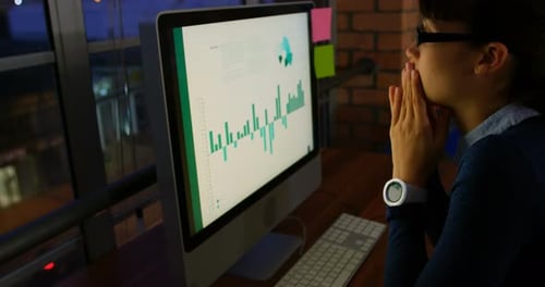 Businesswoman working on computer in a modern office 4k