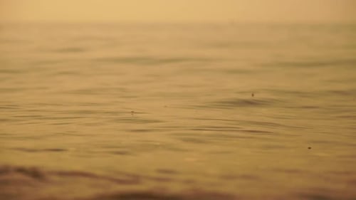 Abstrakter ruhiger Meeres-Sommer-Ozean-Sonnenuntergang-Naturhintergrund