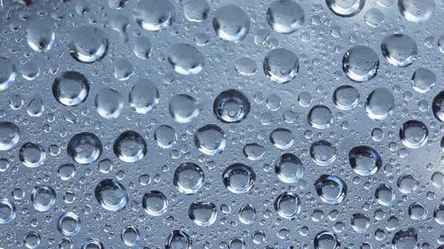 Gotas sobre vidrio de ventana