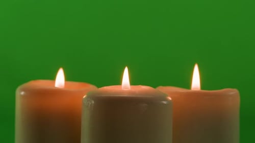 Bougies de cire brûlante sur fond vert Chroma Key