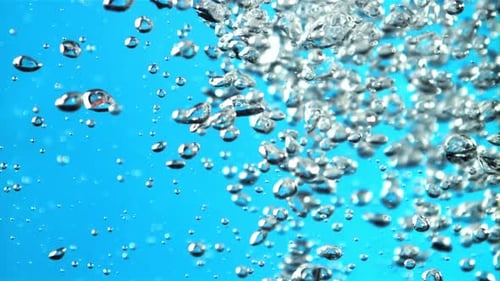 Luftblasen unter Wasser