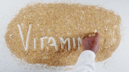 Handschreiber auf Strandsand, Vitamin D