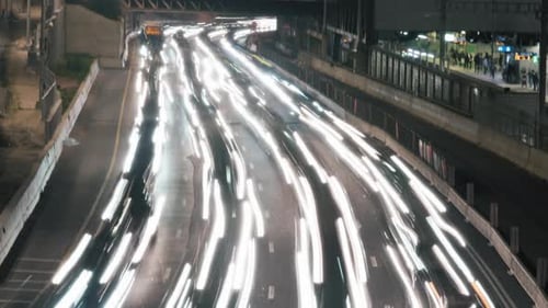 Timelapse du trafic sur l'autoroute