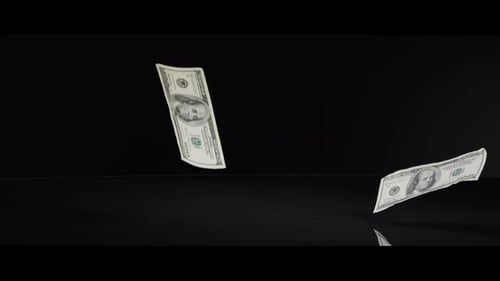 Amerikanische 100-Dollar-Scheine fallen auf eine reflektierende Oberfläche - MONEY 0012