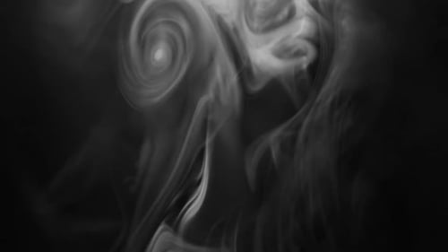 Cámara lenta de humo natural sobre fondo negro