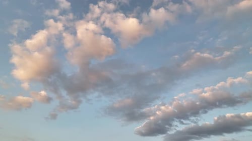 Wolken bewegen sich im Zeitraffer