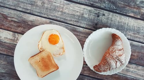 Nahaufnahme eines leichten Frühstücksgerichts