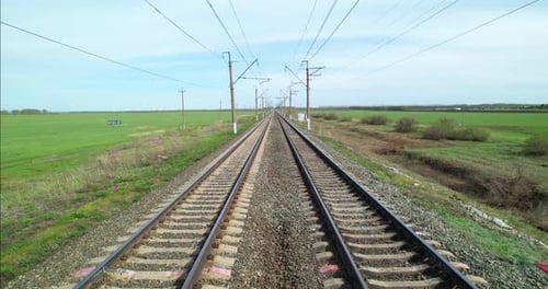 Die Eisenbahn geht in die Ferne
