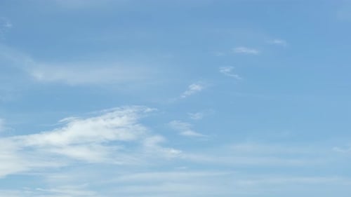 4K Sky Time Lapse, wunderschöner Hintergrund, Sky Timelapse von Wolkenkratzern.