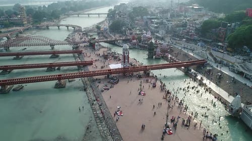 La ville de Haridwar, État de l'Uttarakhand en Inde, vue du ciel