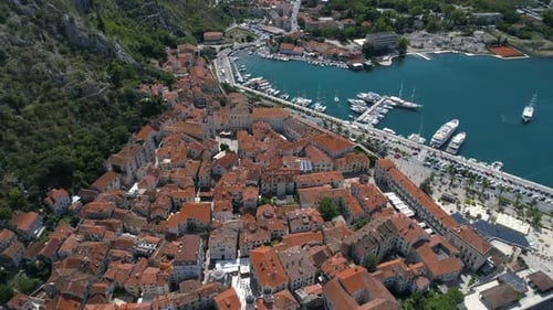 Vue aérienne de la vieille ville de Kotor, Monténégro