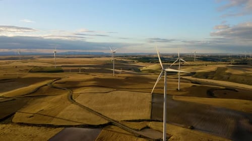 Energie erzeugende Windturbinen.