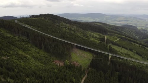 Längste Hängebrücke der Welt in der Tschechischen Republik, Drohnenschuss.