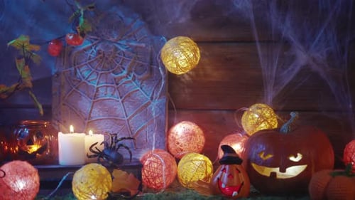 Schöne Hintergrund für eine gruselige Halloween-Party mit Rauch