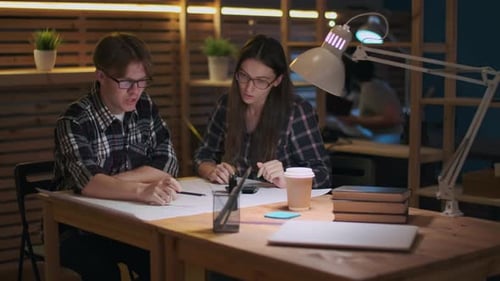 Équipe commerciale créative Projet commercial Hipster Hommes d'affaires Travail à distance Travail indépendant