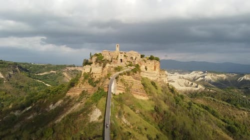 Vue aérienne de Civita di Bagnoregio, Viterbe (Latium)